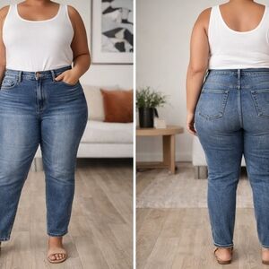 Women’s Old Navy Size 16W Girlfriend Jeans – Medium Wash Denim – Contemporary Ca